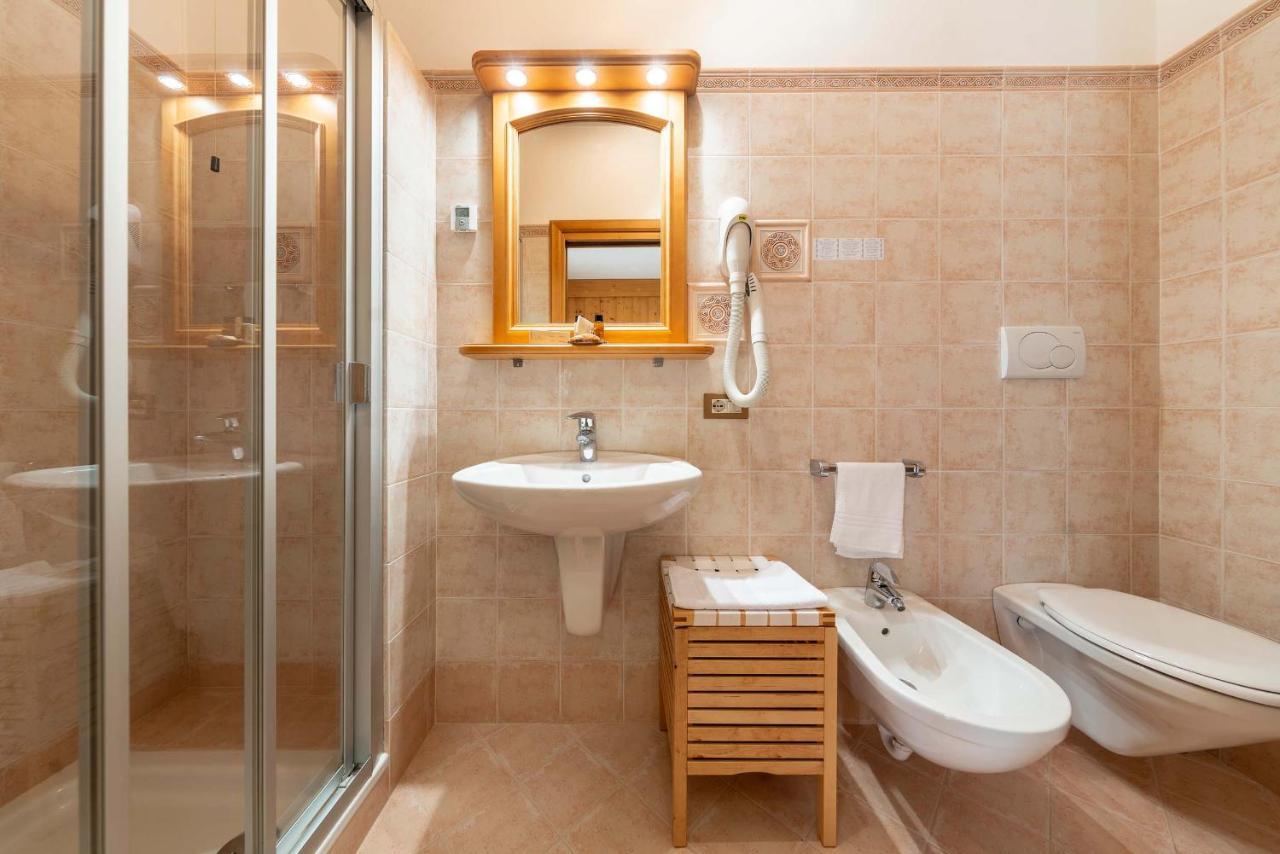 Hotel Ciasa Lorenzi كورتينا دامبيتزو المظهر الخارجي الصورة