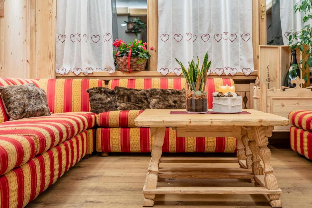 Hotel Ciasa Lorenzi كورتينا دامبيتزو المظهر الخارجي الصورة